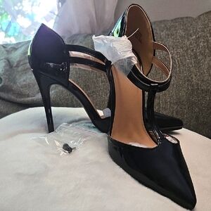 Journey Collection Elegant Black Patent Leather Heels